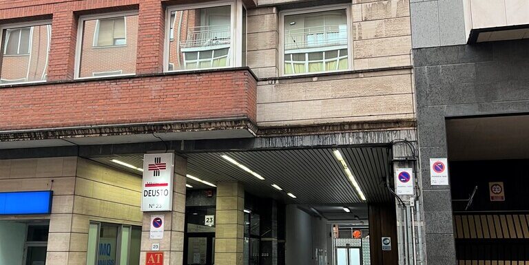 Garaje en venta en Rafaela Ybarra, Deusto
